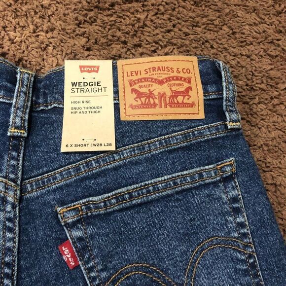 New Levi’s Queen of the Meadow Distressed High Waist Straight Leg Jeans For Wome - Picture 12 of 12